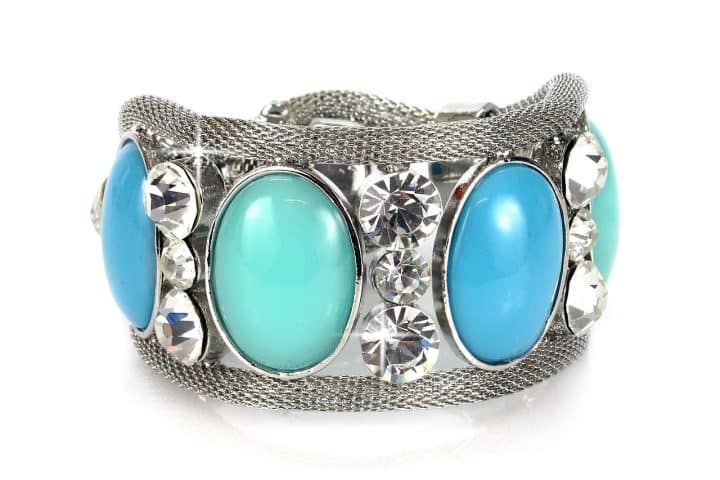découvrez notre sélection de bracelets élégants et tendance, parfaits pour sublimer votre style au quotidien. que vous cherchiez un bijou délicat ou un accessoire audacieux, notre collection saura vous séduire. idéal pour offrir ou se faire plaisir, chaque bracelet est conçu avec soin pour allier confort et esthétique.