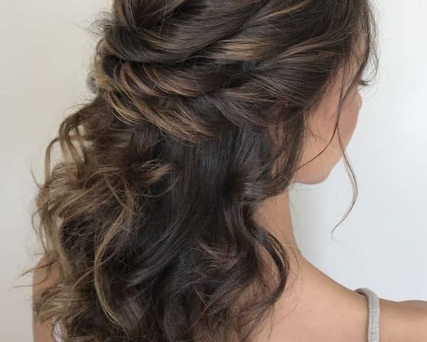 découvrez nos idées de coiffures mariage pour cheveux mi-longs : chignons élégants, tresses romantiques et inspirations tendance pour sublimer votre jour j.