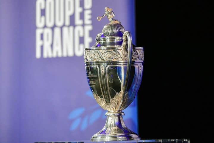 découvrez les dernières tendances de la coupe française : styles, conseils et inspirations pour adopter cette coiffure élégante et intemporelle.