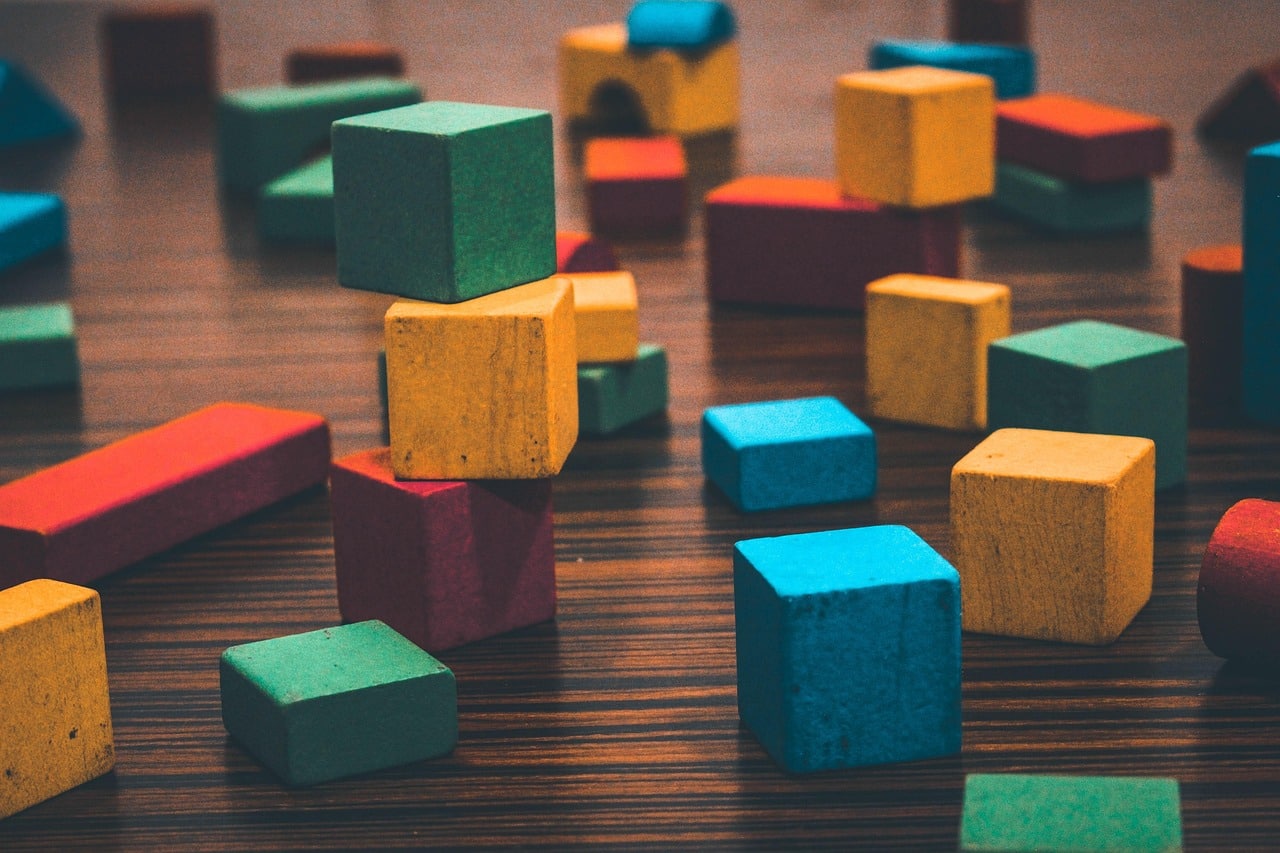 découvrez une sélection d'activités créatives pour stimuler l'imagination, développer vos talents artistiques et passer des moments ludiques en solo, en famille ou entre amis.