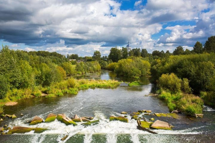 odkryj fascynujący świat kina! najnowsze premiery, recenzje filmów oraz ciekawostki ze świata filmu. sprawdź, co warto obejrzeć w kinie już dziś!